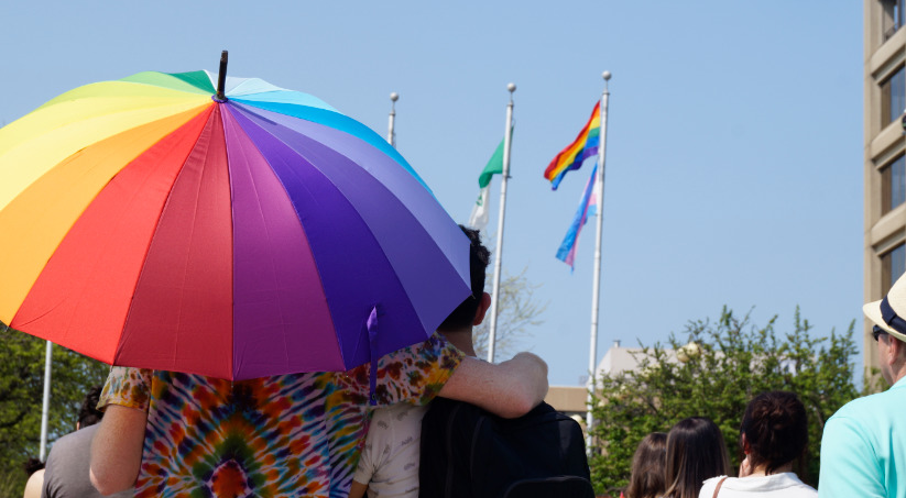 sarnianewstoday's tweet photo. City hall will be showing a colourful display of support for the LGBTQ2S+ community.
https://t.co/vQUFcXcVdH https://t.co/WXiaxHBtdE