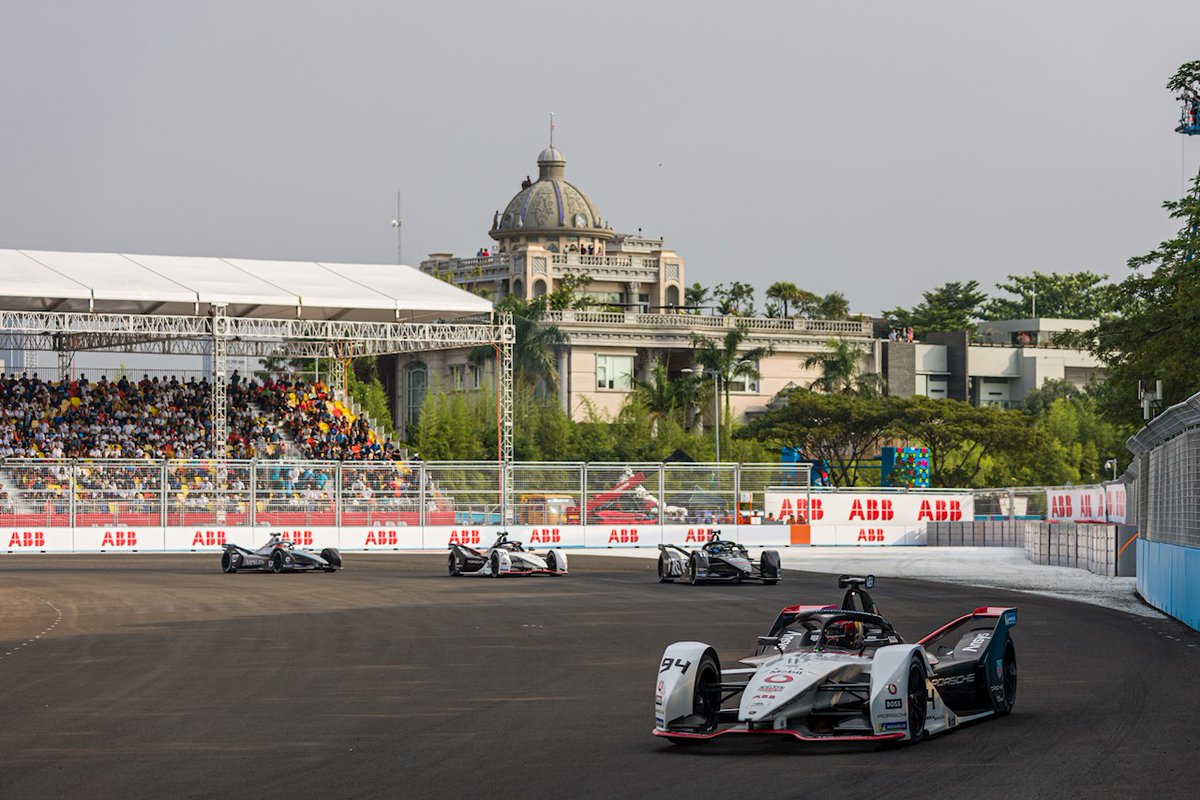 Helelektriske ABB Formel E konkurrerer i Jakarta 3-4. juni. Banen på 2,37 km byr på 18 svinger

Sjekk bit.ly/3C3mk4e

Se løpene på Eurosport 1/Discovery+

#grøntskifte #bærekraft #emobilitet #elbil #motorsport