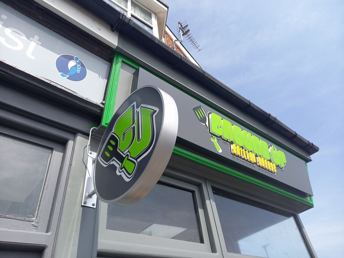 makeit_HD's tweet image. Great job by HD designing, manufacturing and installing the new signage for #GroundUp in Blackpool .. press launch completed online celebrity chef Simon Hannigan @dadthedish who gets 13,000,000 online views per month is delighted with his first takeaways signs