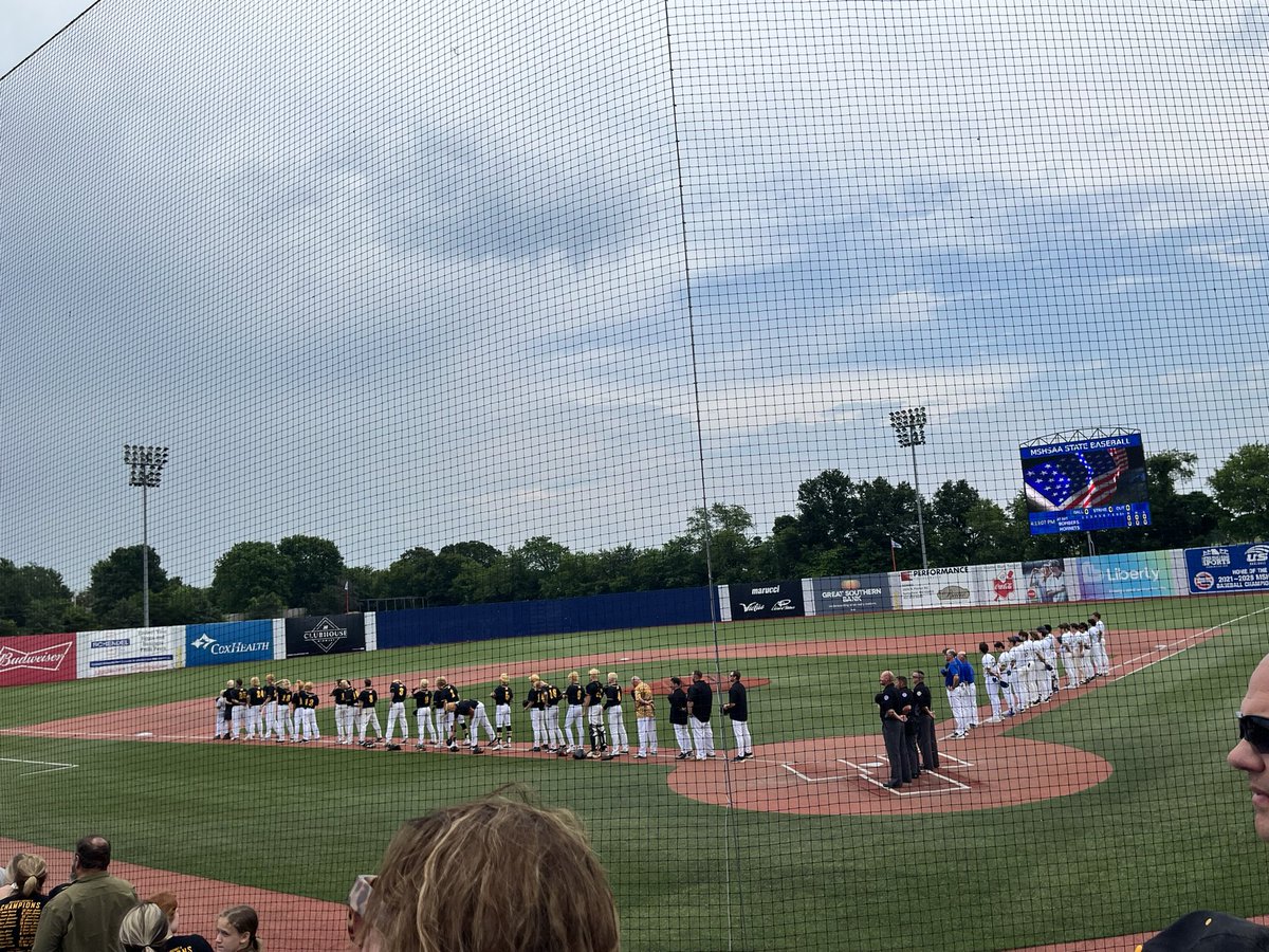 LittleMsCrochet's tweet photo. Here we go!! Let’s Go Hornets!! https://t.co/deG61exAdO