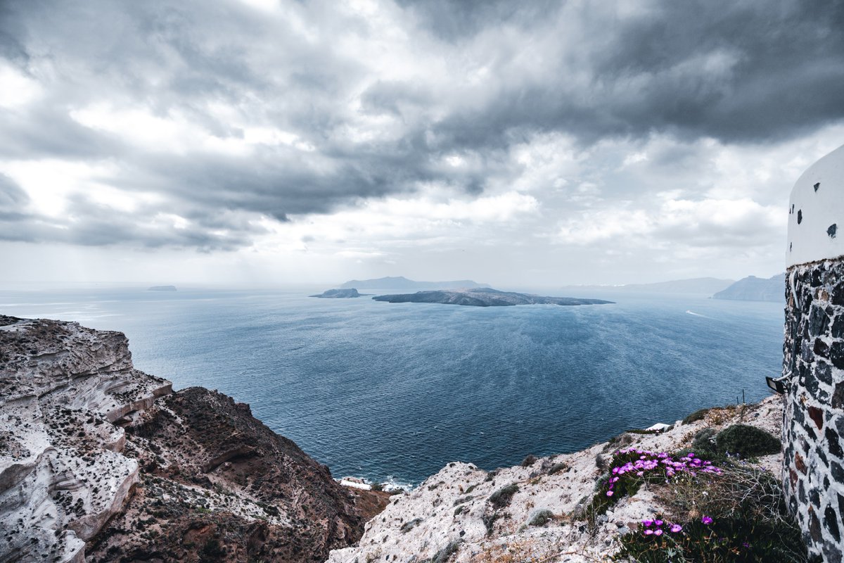 Perfectly placed flowers

#Greece #vacation #landscapephotography #epicview #twitterphotography #photography