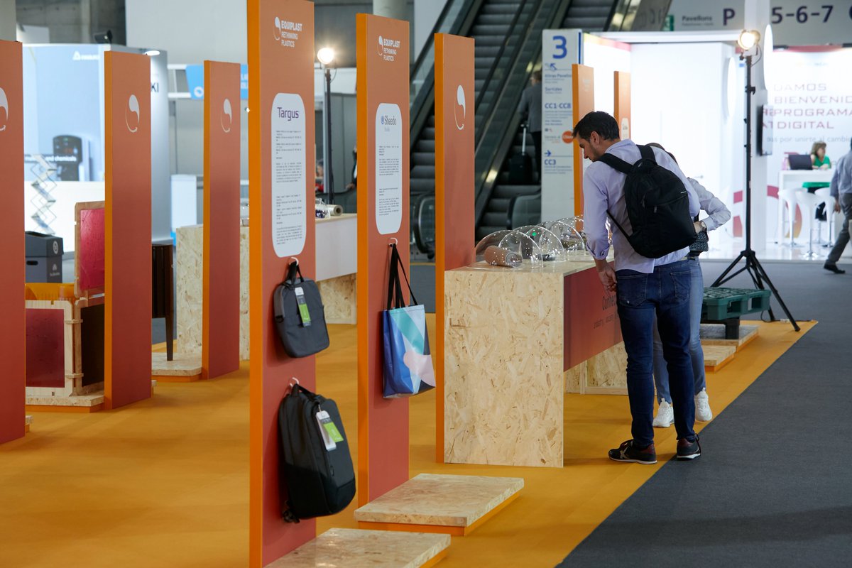 Equiplast's tweet photo. En #Equiplast2023 te mostramos las otras vidas del #plástico. 🔛
Visita el espacio expositivo #RethinkingPlastics, descubre el potencial #sostenible y transformador de este material.
Los residuos plásticos son un recurso muy valioso para la industria y la sociedad. ♻️ https://t.co/UDaNgOUlsj