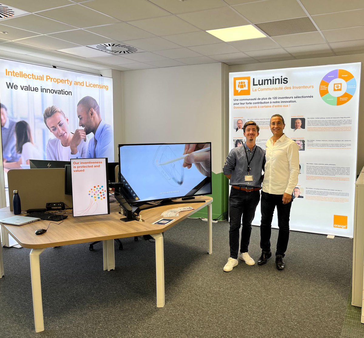 Nos nouveaux locaux s inaugurent à Sofia aujourd’hui! L’occasion de parler innovation #Recherche #Luminis #brevets et venir à la rencontre des salariés! Nous sommes prêts 👍🏻<a href="/jeanbolot/">Jean Bolot</a>  <a href="/Orange_Future/">Hello Future</a>