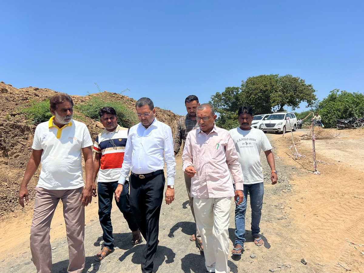 Miteshbhaibjp's tweet photo. સાંસદશ્રી @Miteshbhaibjp અને વિધાનસભાન નાયબ મુખ્ય દંડક અને બોરસદના ધારાસભ્યશ્રી રમણભાઈ સોલંકીએ બોરસદ વિધાનસભાના કઠોલ થી તળિયાપુરા માર્ગ પરના બ્રીજની ચાલી રહેલ કામગીરીનું નિરીક્ષણ કર્યું. #MPAnand #Bakabhai #MiteshPatel #Sansad #Anand #mysansad #AnandCity #MilkCity #9yearsofseva https://t.co/d886X1JEcn