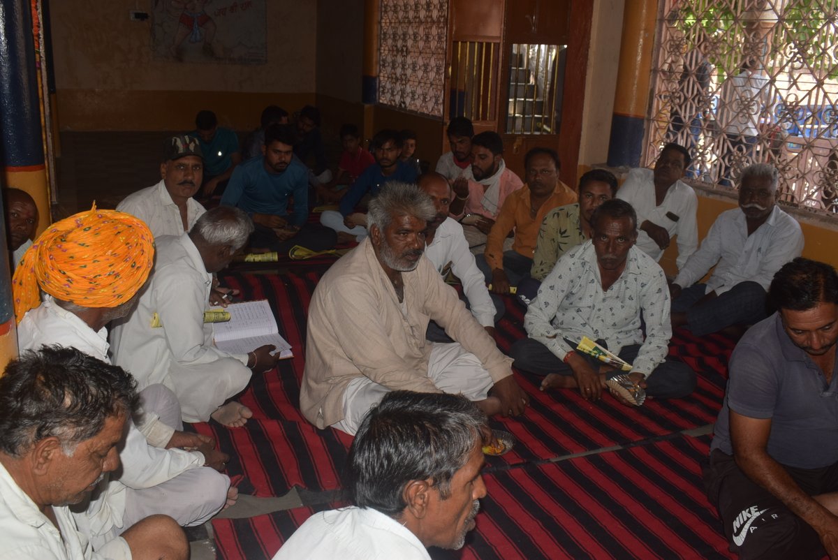 Indian Council of Agricultural Research Rvskvv RVSKVV GWALIOR Ministry of Environment, Forest & Climate Change, Government of India Interaction with farmers on #NaturalFarming from Surakhedi under #merilife #WorldEnvironmentDay2023. Distribution of folder on #naturalfarming