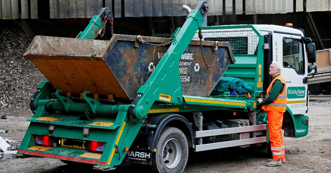 Harsh HS10T Skiploader equipment offers the operators increased manoeuvrability and easier access for all shapes and sizes of skips.

#Harsh #Skiplaoder #Waste