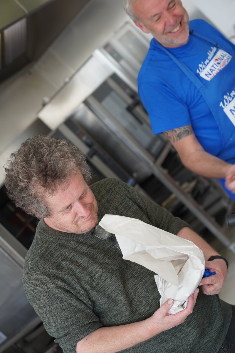 MiddletonFrying's tweet photo. Mr Pete Moss helping out in the kitchen, seasoning his chips, looking at a sausage, ducking and showing us his excellent chip wrapping skills 😂😂❤️

#NationalFishandChipDay

🚨FryDay 2nd June 2023🚨

#Middletons #BetterBatter #FishandChips #ComicalGenius #SaltBae https://t.co/qsqFfvy6ox