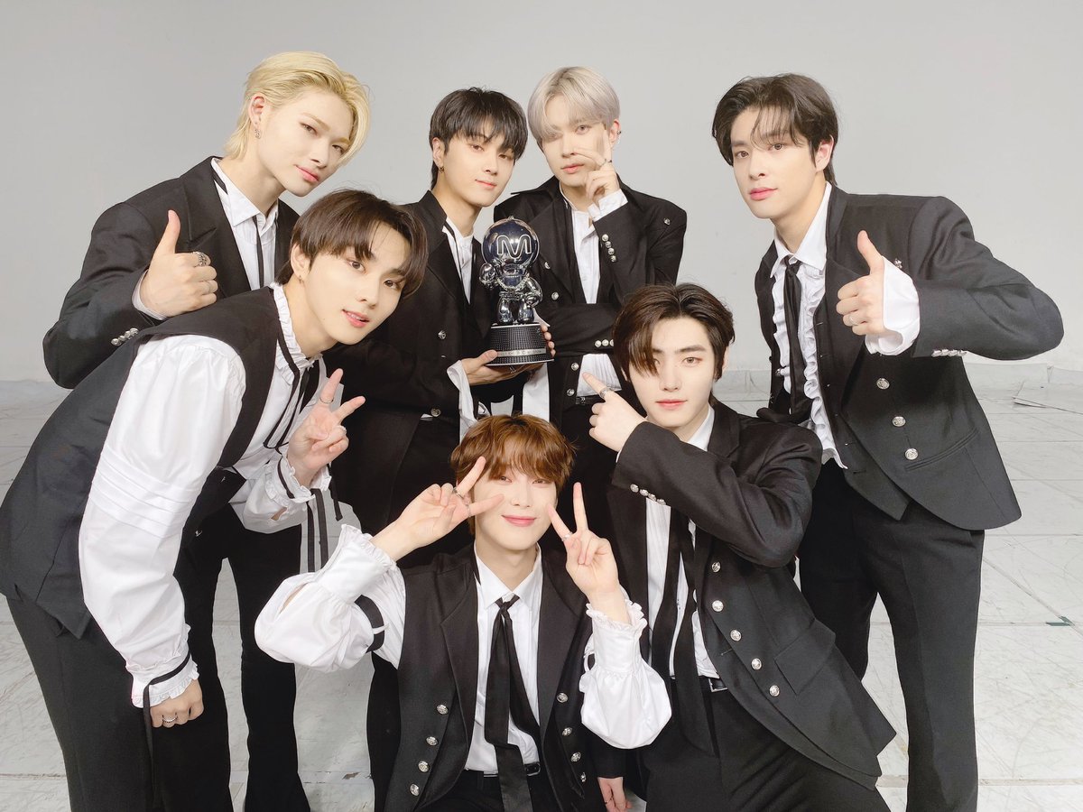 [#오늘의ENHYPEN] 엔진의 넘치는 사랑으로 엠카운트다운에서 첫 1위 🏆🎉 했습니다~!! #ENGENE 항상 고맙고 사랑해요~❤️🫶 #230601 @ 엠카운트다운