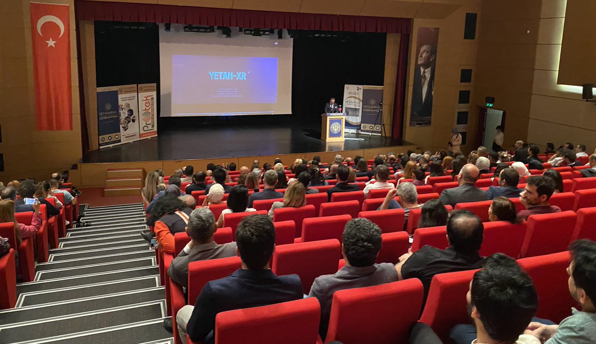 İstanbul TTO ve İstanbul İl Milli Eğitim Müdürlüğü ortaklığında hazırlanan <a href="/istkaorgtr/">İSTKA</a> desteği ile kurulan Yenilikçi XR Teknolojileri Araştırma ve Geliştirme Merkezi’nin açılış törenindeyiz. Proje koordinatörü Prof. Dr. İrfan Şimşek’in proje tanıtımını dinliyoruz.