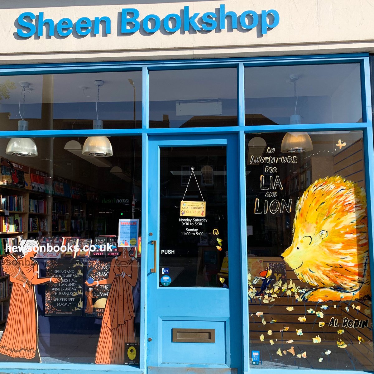 This might be one of our best windows yet! How beautiful and summery is this window painted for us by @alrodin_  - author and illustrator of ‘An Adventure For Lia and Lion’!🦁

#AlRodin #AnAdventureForLiaAndLion