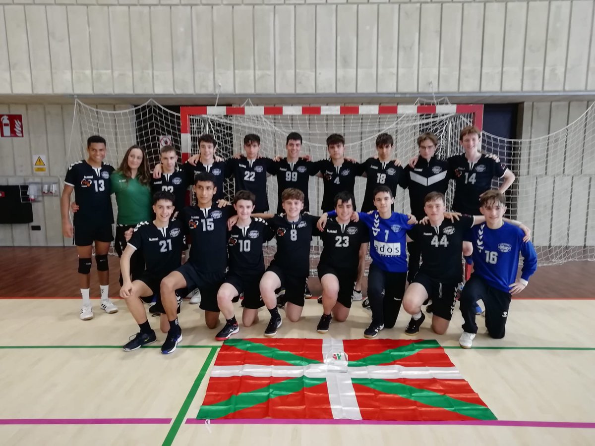 El máximo cariño y reconocimiento al equipo cadete ♂️ que el domingo disputó su último partido oficial con nuestro club.
Gracias por estos años, habéis dejado una gran huella. Os deseamos toda la suerte en vuestro futuro 🔮✨
Os seguiremos y aquí tendréis siempre vuestra casa 💛