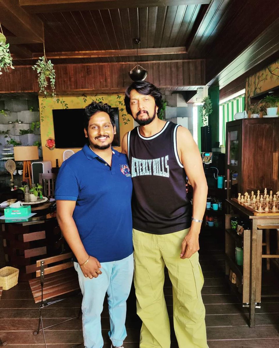 OUR ONLINE HEAD #Nikhil Brother And @KicchaSudeep Boss Exclusive Pick 🔥

UPDATE VERY SHORTLY 🎉

#KicchaSudeep #KicchaBOSS𓃵 
#Kiccha46FirstLookOnJun1st