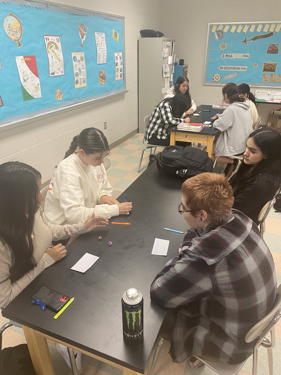 SignoraGuida9's tweet photo. We are playing a fun numbers game in Italian today ! #btsdtigers #btsdproud https://t.co/txtyci8vdY