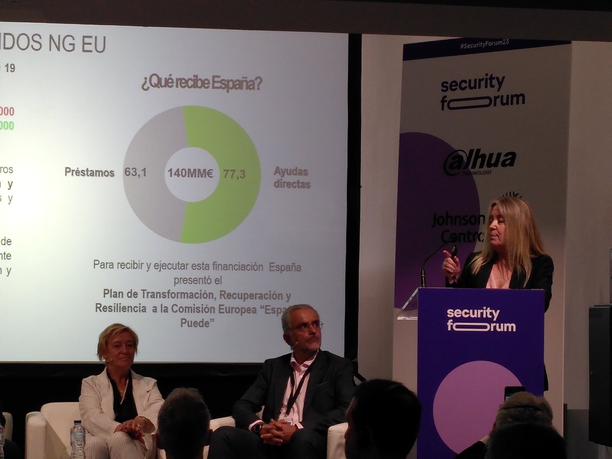 cuadernosdeseg's tweet image. El Congreso de #SecurityForum23 concluye con la intervención de Paloma Velasco, Directora ejecutiva de @aes_seguridad y Fundadora del Observatorio Mujer y Seguridad @y_observatorio, y Antonio Escamilla Recio, Vicepresidente de #AES.
