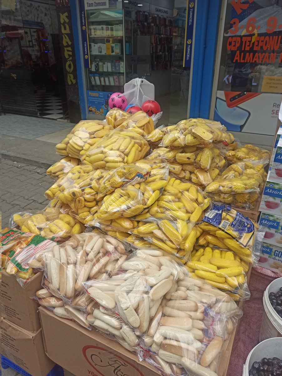 htce1415's tweet photo. Mısır unu, kokulu köy peyniri, diş kıran sarı kurabiye, isbanak. Uğruna kurşun atıp kurşun yenecek ürünler tam liste
Konum Trabzon/Of 🧿 https://t.co/wTEC2F3F2r