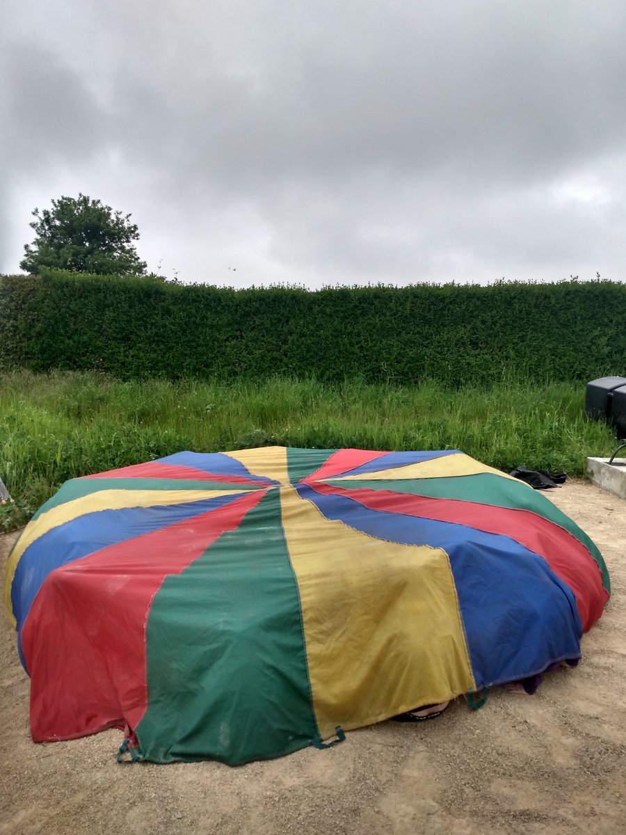 P2 @FrogstonPS enjoying #outdoors in their wildlife garden, learning safe fire 🔥 lighting, toasting marshmallows, listening to a story ' how robin got its red chest', and parachute play #outdoorplay #playmatters #getoutside #playeveryday @EdOutdoorLearn