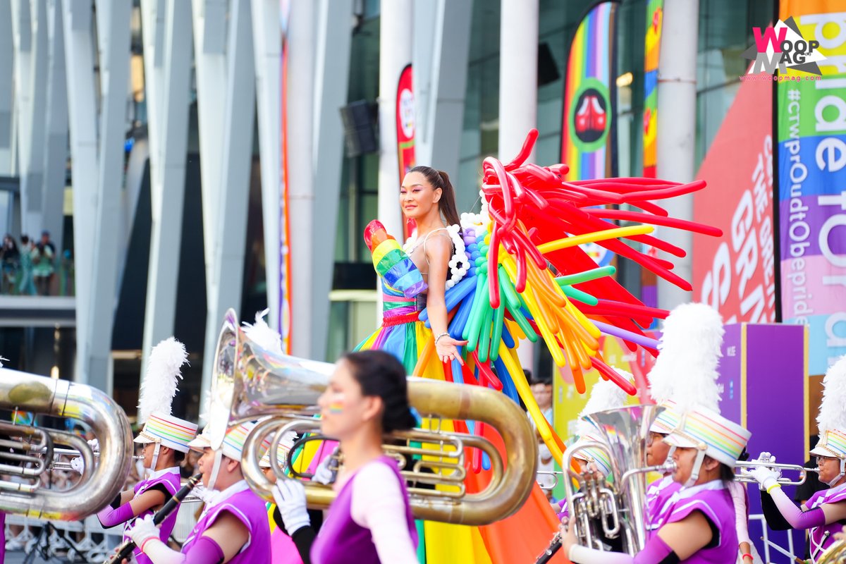 woopmag's tweet image. คึกคักทั้ง เซ็นทรัลเวิลด์ กับ Pide Month สุดยิ่งใหญ่ สร้างปรากฏการณ์รวม LGBTQIAN+ กว่า 500 ชีวิต ร่วมขบวนพาเหรดสะบัดธงสีรุ้ง สัญลักษณ์แห่งความเท่าเทียม 

#CTWPrideMonth2023 #CTWProudtobePride #Prideforall