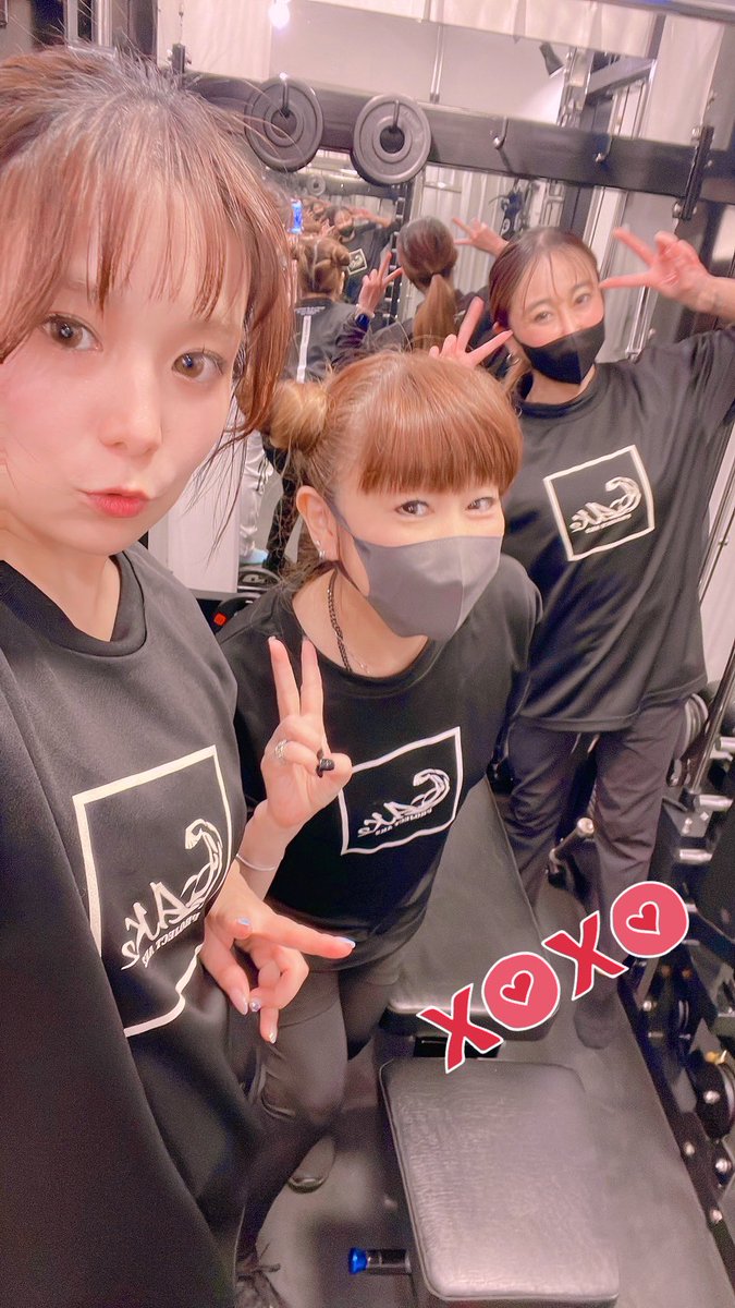 MIkAKANAI3018's tweet photo. 今日は@projectak0524 にてエイミーちゃんのパーソナルジムでした⭐️✨
次の時間のみかのマツエクをしてくれてるユッコにバトンタッチ♥️
頑張って〜‼️
#パーソナルジム
#projectak2 https://t.co/3q6MTY0Hvd