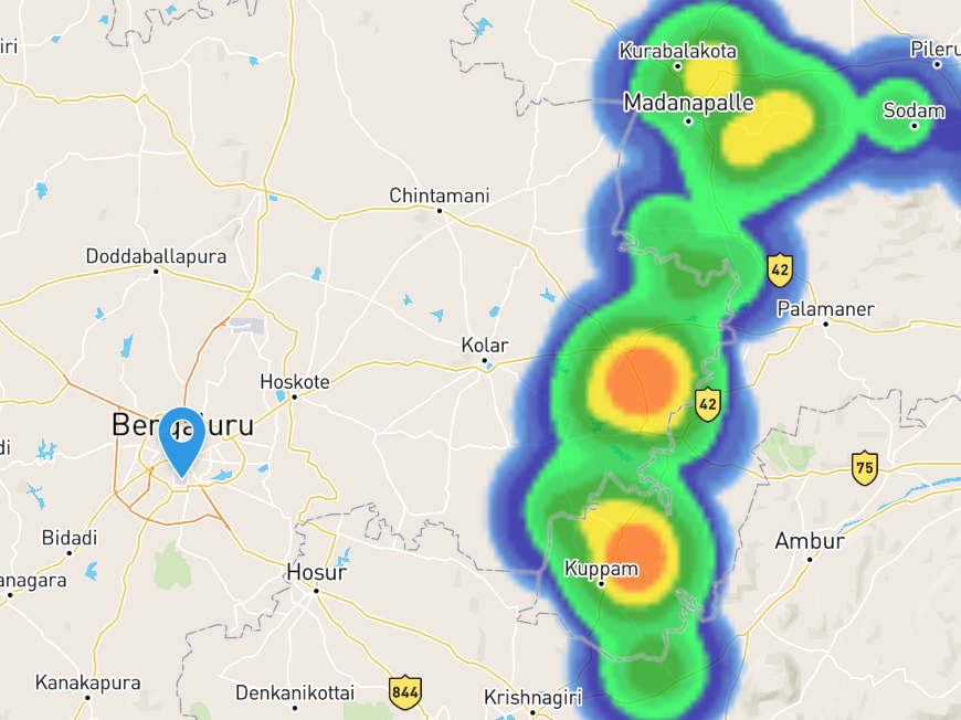 5.10 PM Update:

Long chain of Thunder storms to the East of Bangalore

Its stretching all the way from Madanapalle to Kuppam across almost 90-100 kms.

Steering is from North to South. That's not helpful.

#BengaluruRains #BangaloreRains #BengaluruRain #BangaloreRain #Bangalore