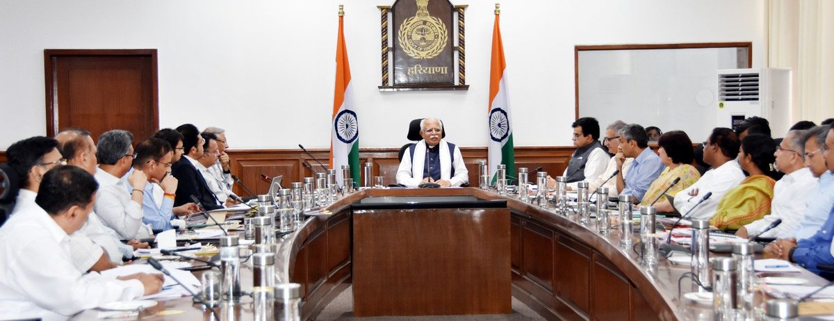 cmohry's tweet image. मुख्यमंत्री श्री @mlkhattar ने आज जनसंवाद कार्यक्रम के तहत आई जन समस्याओं के संबंध में सभी प्रशासनिक सचिवों की बैठक ली। 

बैठक में सीएम ने सभी प्रशासनिक सचिवों से कहा कि जनता की हर एक समस्या का समय पर उचित समाधान सुनिश्चित करें। इसके लिए हर 7 दिन में जनता के प्रतिवेदन का रिव्यू…