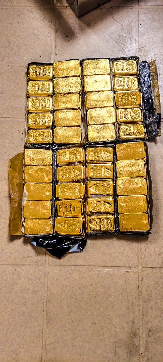 ANI's tweet photo. A joint operation by Indian Coast Guard, Directorate of Revenue Intelligence and Customs, resulted in seizure of 32.689 kgs of gold valued at approx. Rs 20.2 Crores from two fishing boats at the Gulf of Mannar area off Tamil Nadu. The consignment was being smuggled into India from Sri Lanka.