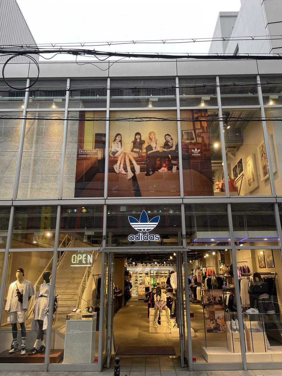 4ever_young9622's tweet photo. 心斎橋のadidas激アツだった❤️‍🔥❤️‍🔥❤️‍🔥 https://t.co/YBVCsUf6I1