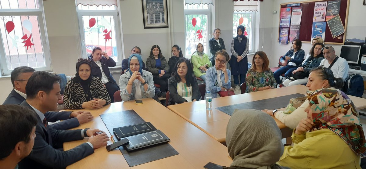 MemYenimahalle's tweet photo. İlçe Millî Eğitim Müdürümüz Sn. Veli KARAKUŞ, Zehra Önder İlkokulunu ziyaret ederek okul yöneticileri, öğretmen ve öğrencilerimizle bir araya geldi.
@tcmeb @MemAnkara @Harunfatsa @velikarakuss https://t.co/kpfdyf4G4o