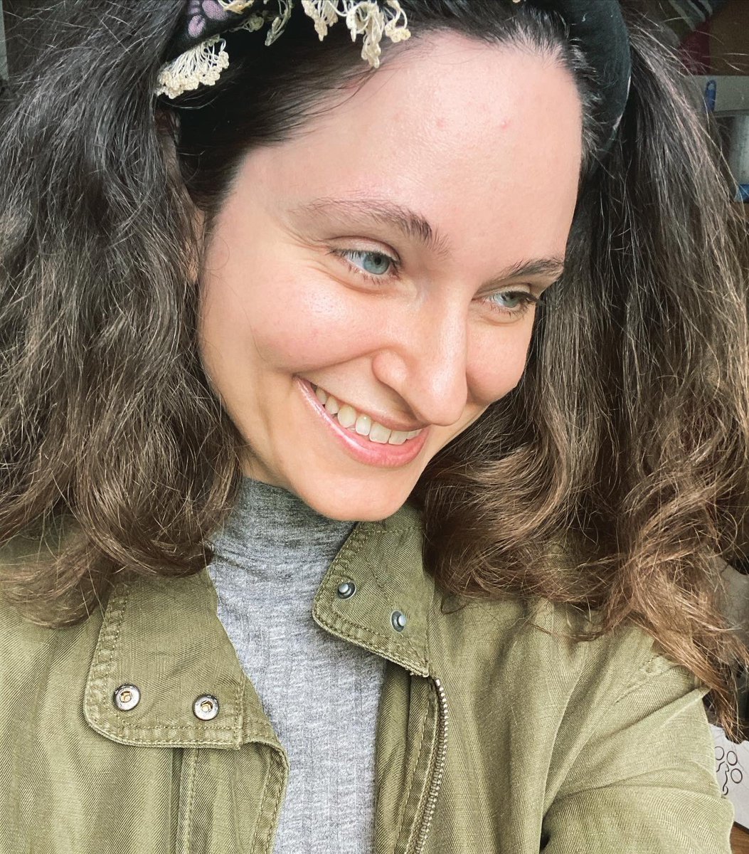 Happy release day to me 🥰 been waiting a long time for this one. So happy, proud and excited that Unknowable is out today! 

Listen here 🎧 gazel.fanlink.to/unknowable