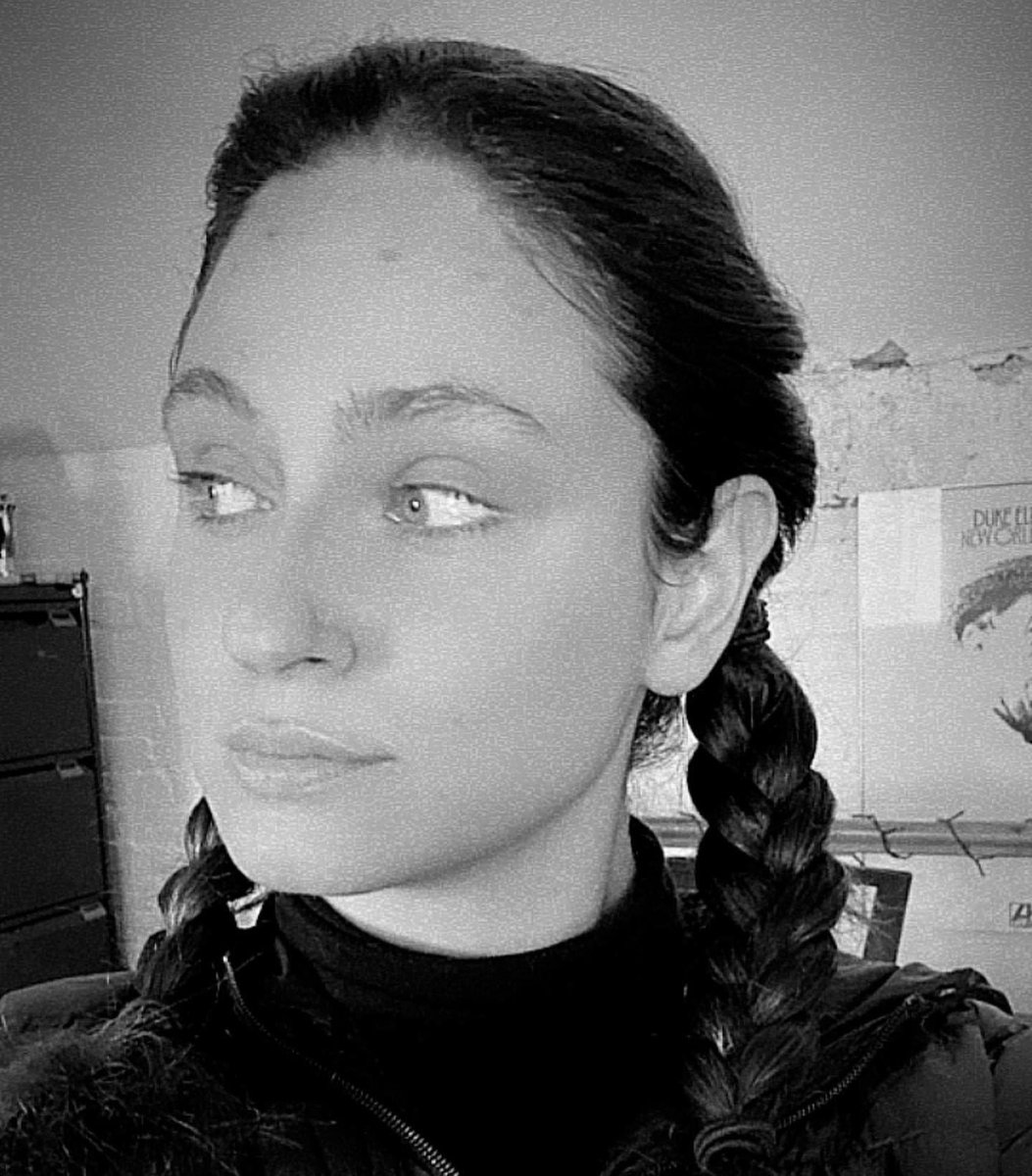 Happy release day to me 🥰 been waiting a long time for this one. So happy, proud and excited that Unknowable is out today! 

Listen here 🎧 gazel.fanlink.to/unknowable