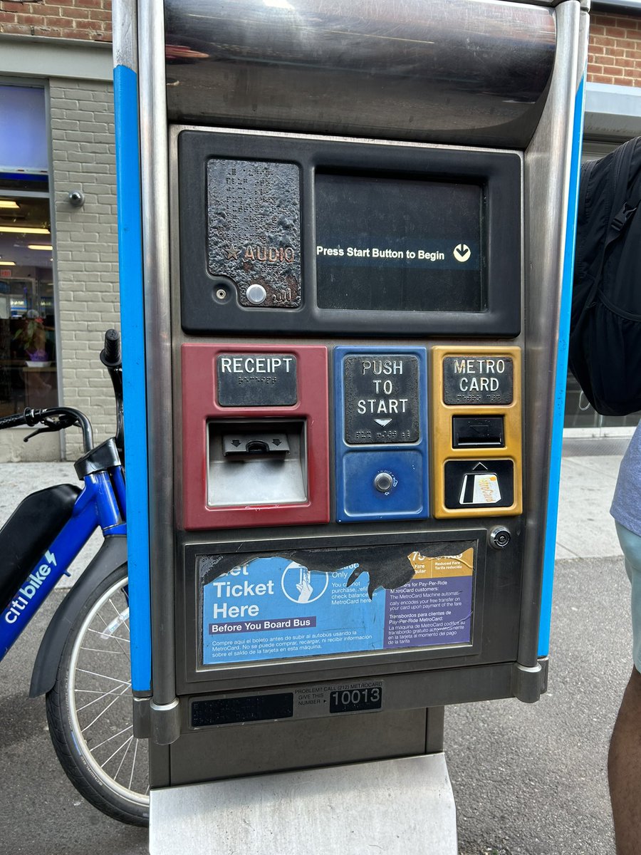 MsMeleque's tweet photo. Hi again!

Both SBS-15 machines are down on 106 &amp; 1st Ave (Manhattan) 
1- out of service
2- the other not taking cards

Send repair! 😱 https://t.co/iC5lp2A7mM