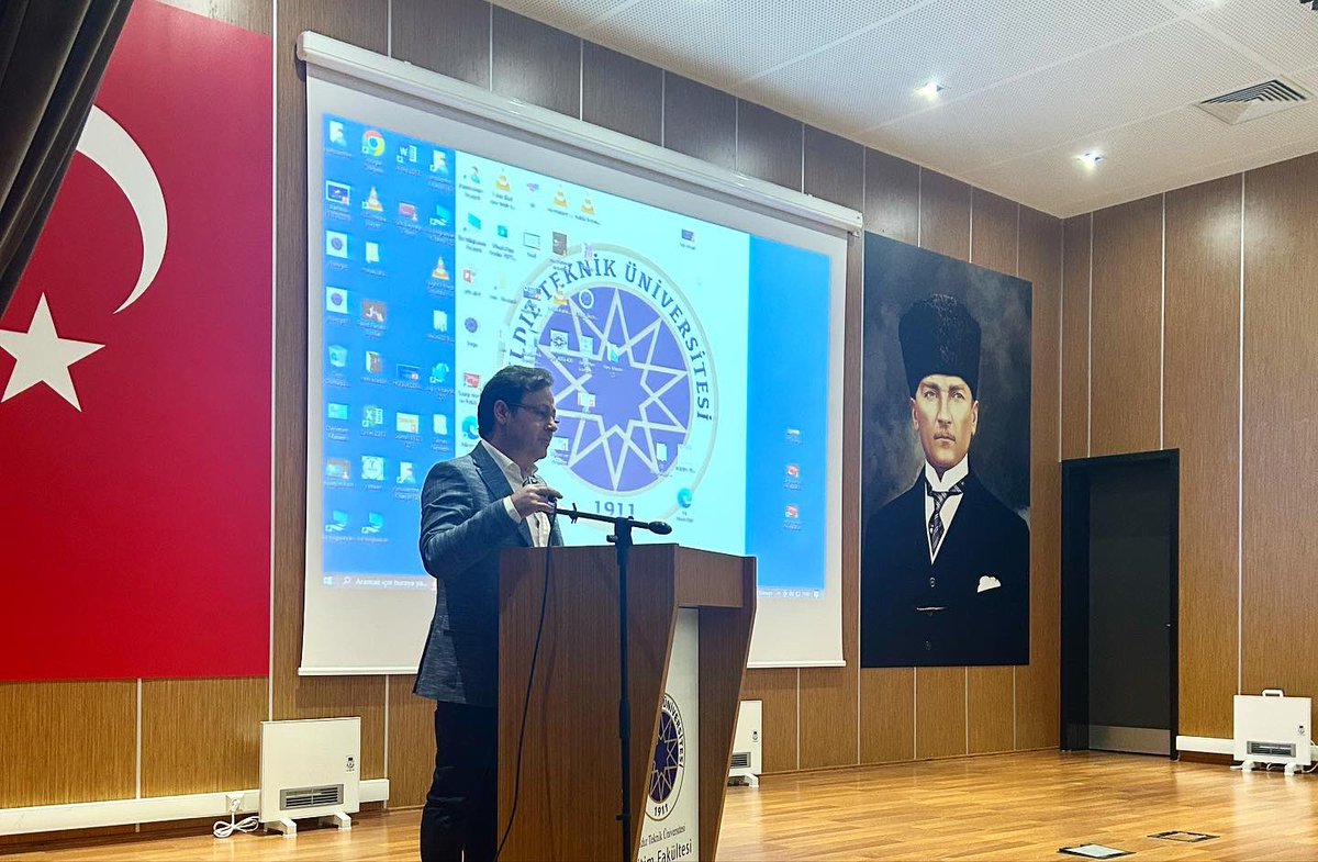 Fakültemizin Araştırma Görevlileriyle bir araya gelerek verimli bir toplantı gerçekleştirdik. Gelecek projelerimiz ve akademik çalışmalarımız üzerine değerli fikir alışverişlerinde bulunduk. İşbirliği ve motivasyon dolu bir ortamda gerçekleşen toplantımız, geleceğimize yönelik