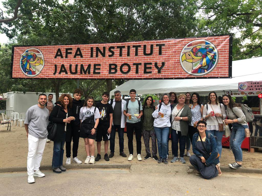 Aquesta setmana són les festes de Santa Eulàlia i l’AFA del Jaume Botey hi serà present. Us animem a acostar-vos-hi! #fembotey