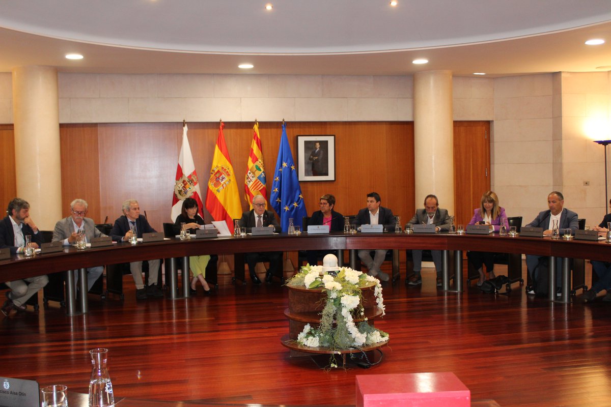 DPHuesca's tweet photo. El pleno de la #DPHuesca ha aprobado por unanimidad 🤝la solicitud al Gobierno central de la declaración de #zonacatastrófica de los municipios de #Ilche y #PomardeCinca, donde la semana pasada el temporal DANA ☔️⛈️provocó graves daños por las inundaciones y el granizo https://t.co/Y85BzEz3r7