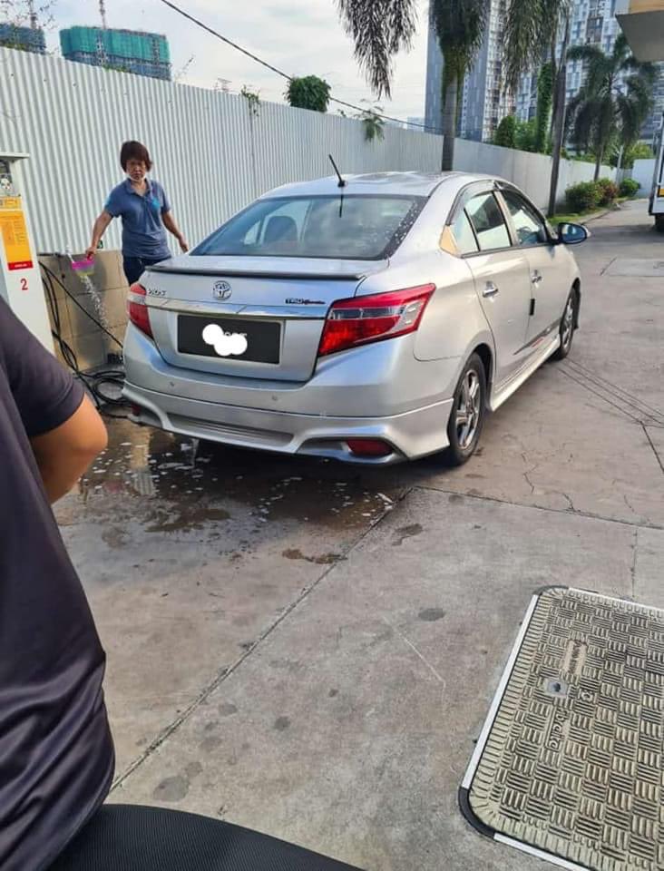 _AmranFans's tweet photo. Selamber badak je basuh kereta dekat situ. Siap bawak sabun pulak tu. https://t.co/jaA3A0HFMl