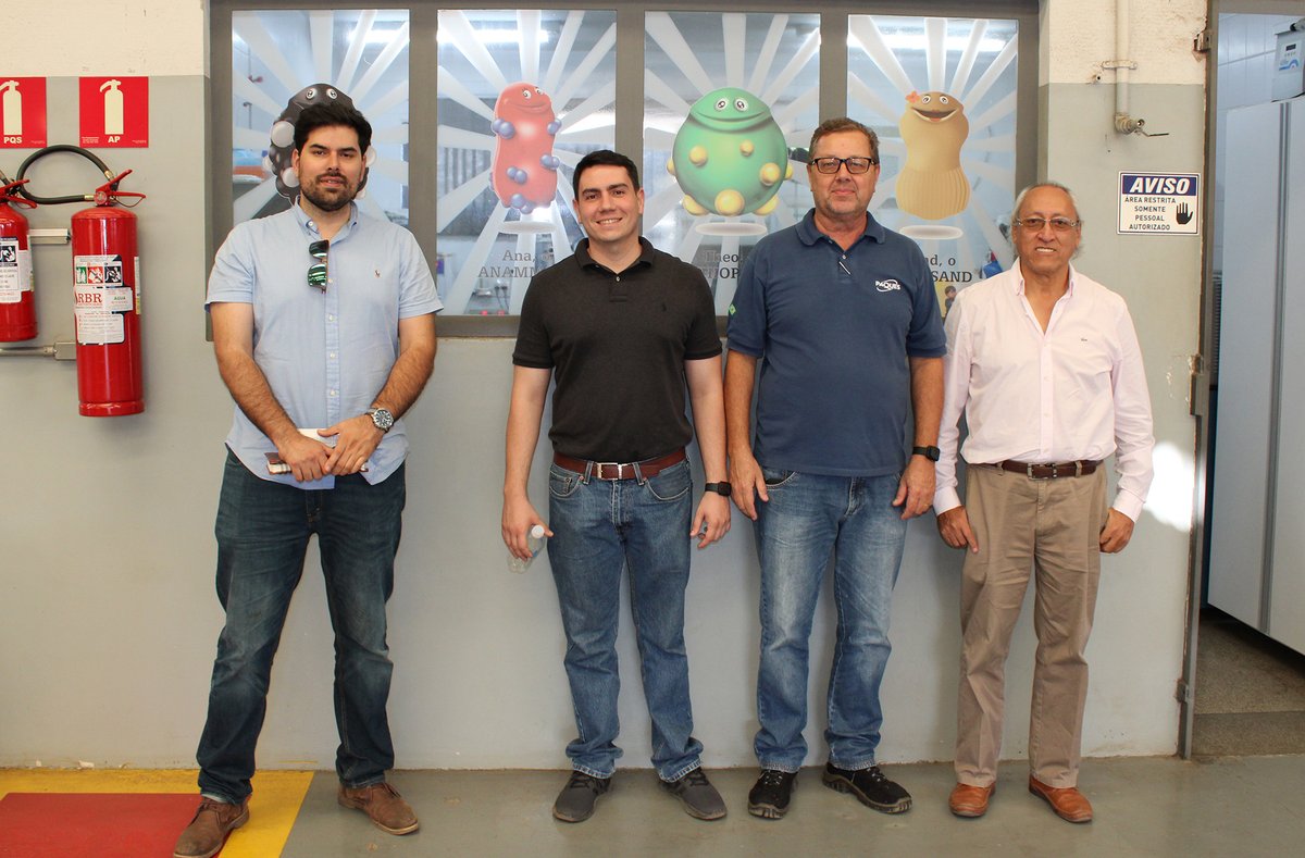 PaquesLAM's tweet photo. No dia 23 de maio, Eduardo Zambon da Paques recebeu a visita de Saul Suaznabar Romero, da construtora IASU, e de Nicolas Tambosi e Rudy Becerra, da Saguapac (Cooperativa de Água Potável e Saneamento Básico), ambas de Santa Cruz de La Sierra, da Bolívia. #etecompacta https://t.co/CcQqhIDgvn