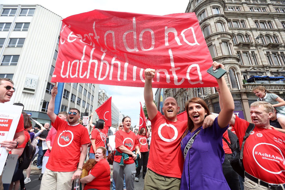 Seo a tharlaíonn nuair a sheasann an pobal le chéile le fuinneamh &amp; le fís! ❤️

This is what happens when communities organise &amp; fights back. We can change the world 📢🅾️

❤️ <a href="/IonadUibhEach/">Ionad Uíbh Eachach Cultúr & Teanga</a> 💪

#StadAnSlad #ToryCutsNotHere 📢✂️

<a href="/StopTheCuts10/">Communities Against Cuts</a>