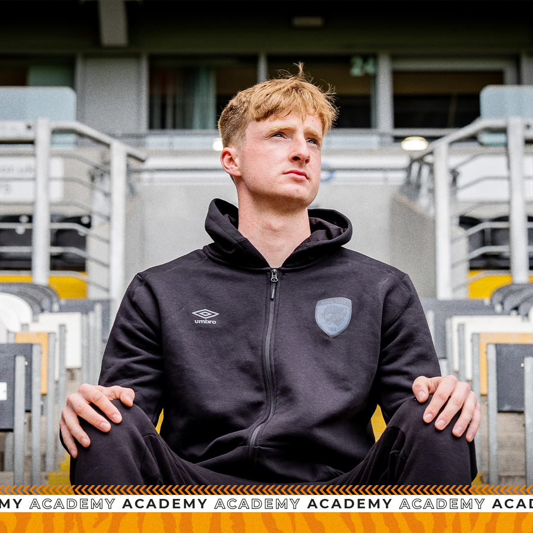 HullCityAcademy's tweet photo. #⃣4⃣1⃣ 𝐉𝐞𝐯𝐨𝐧 𝐌𝐢𝐥𝐥𝐬
💪 First-team debut ✅
🇮🇪 Captained his country at U19 level ✅
🏴󠁧󠁢󠁳󠁣󠁴󠁿 Played in Scottish League One ✅
👍 Featured in the National League ✅
✍️ New contract ✅

👊 Let's see what 2023/24 brings for @mills_jevon!

🐯 #hcafc #hcafcU21 https://t.co/lf408UYq5z