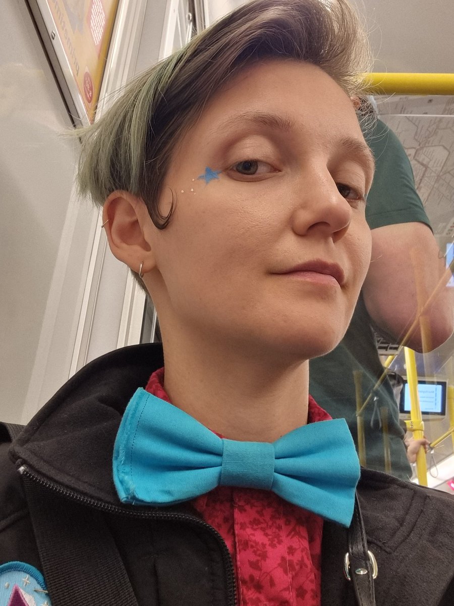 mischief_nerd's tweet image. Pleased with this balloon twisting outfit =)