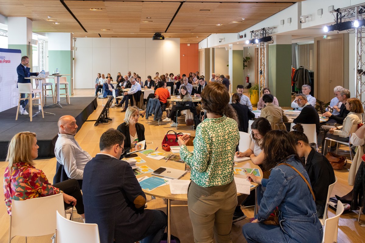 VVFleuris's tweet photo. Le futur outil digital de formation des membres du jury &amp; le nouveau guide d'explication des critères ont aussi été présentés. Les participant(e)s ont fait connaissance avec @JulienFaivre5 nouveau Directeur du CNVVF &amp; participer à un atelier autour des raisons d’être du label. https://t.co/zASr7Re9jf