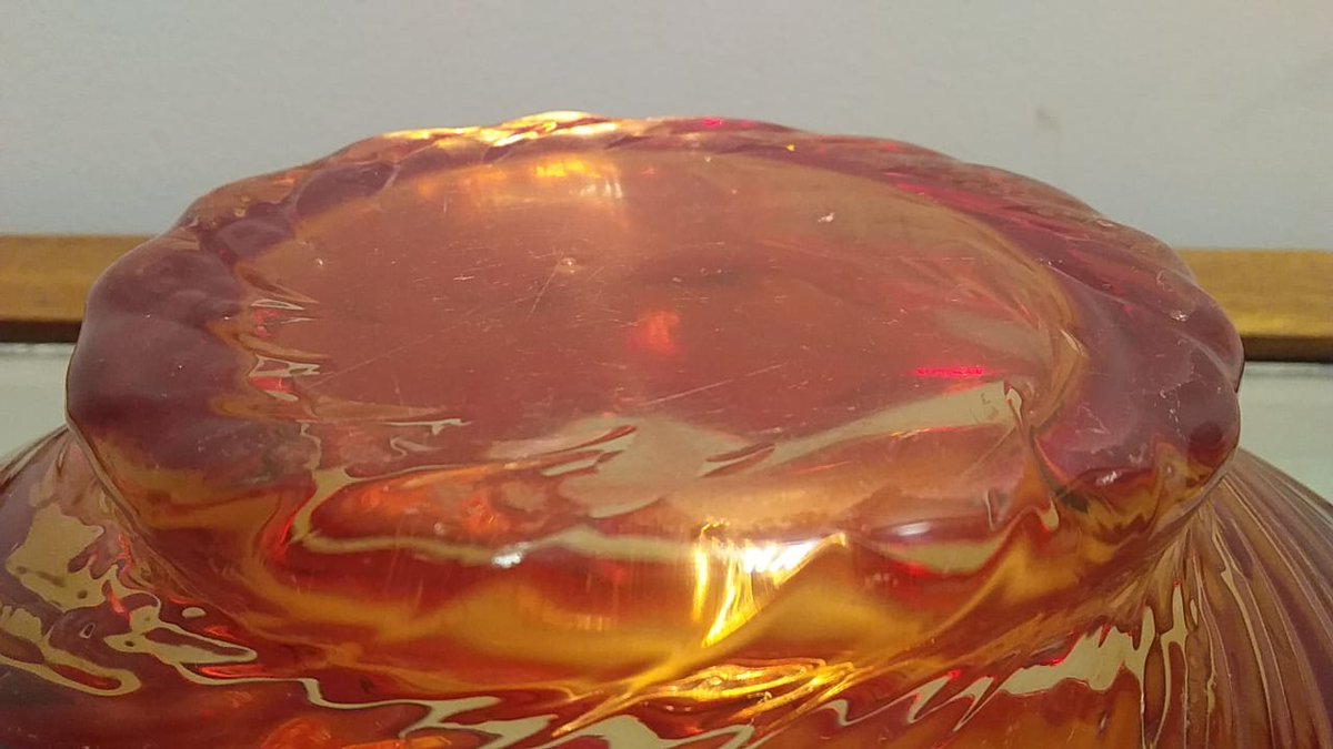 GrandOakAuction's tweet photo. Hand Blown Vintage Swirled Art Glass Candy/Snack Dish

Bid Online: https://t.co/y7mhqclVkj
View @ our offices

#vintageartglass #artglass #candydish #snackdish #grandoakauctions #vintageauction #collectiblesauction #householdauction #artglassauction https://t.co/BgnE1BSLIe