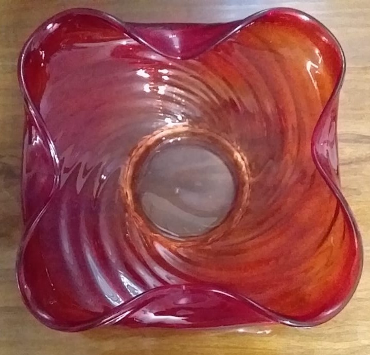 GrandOakAuction's tweet photo. Hand Blown Vintage Swirled Art Glass Candy/Snack Dish

Bid Online: https://t.co/y7mhqclVkj
View @ our offices

#vintageartglass #artglass #candydish #snackdish #grandoakauctions #vintageauction #collectiblesauction #householdauction #artglassauction https://t.co/BgnE1BSLIe