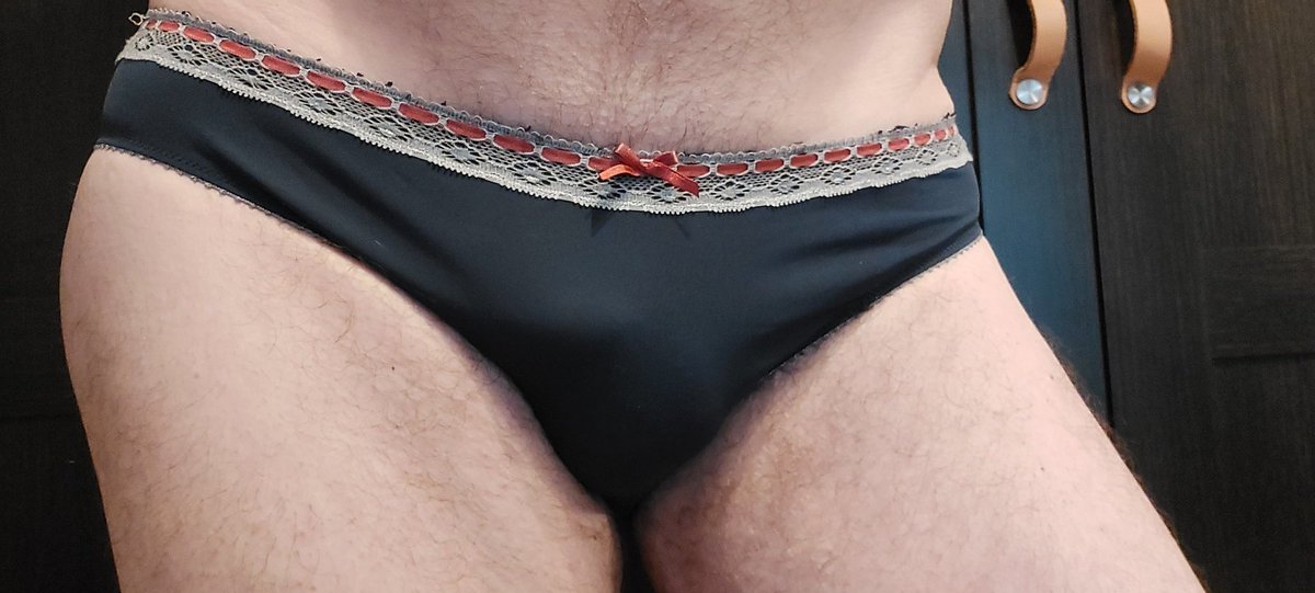 🎀 Man with a bow on his panties. 🎀 tweet media