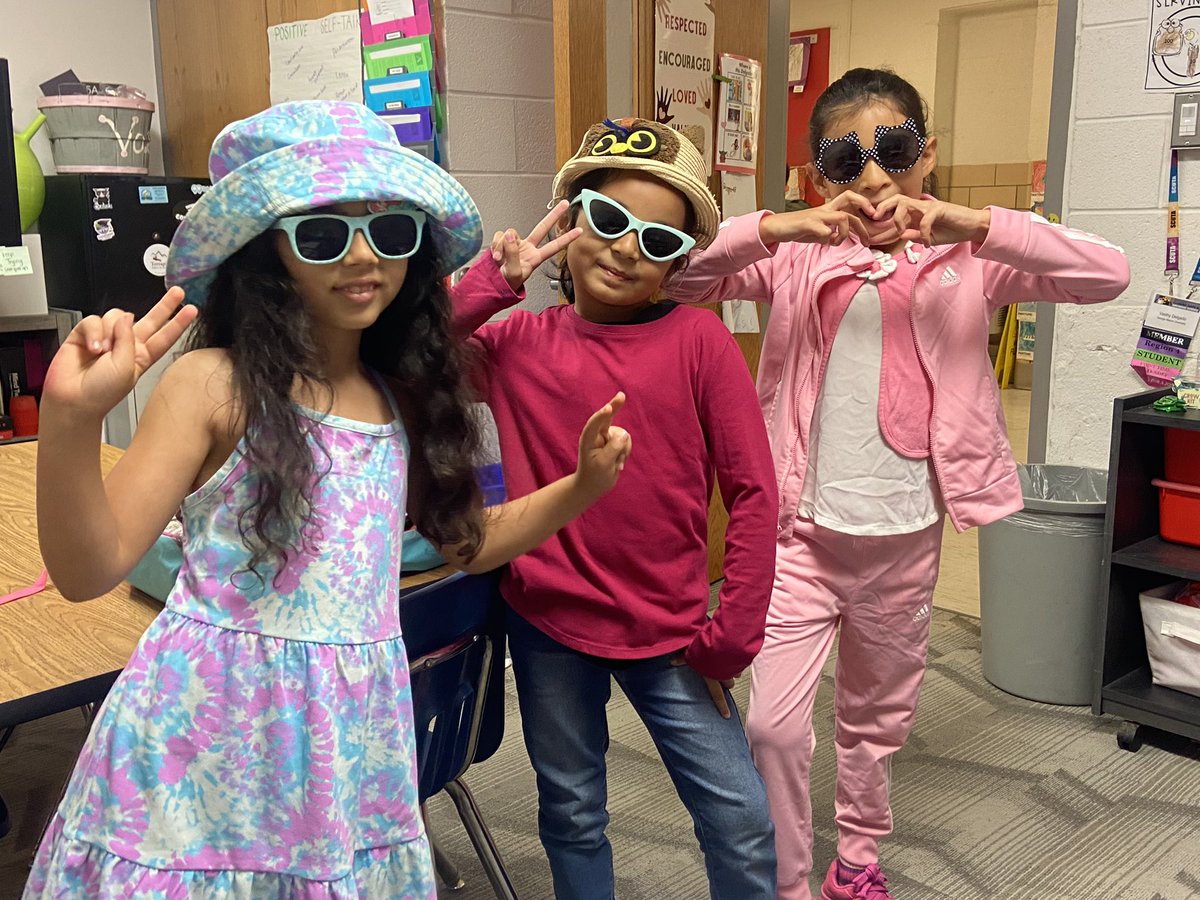 Good morning everyone!

Here’s some cool 1st graders ready for ocean day today 😎 <a target='_blank' href='https://t.co/l9i2tM94S3'>https://t.co/l9i2tM94S3</a>