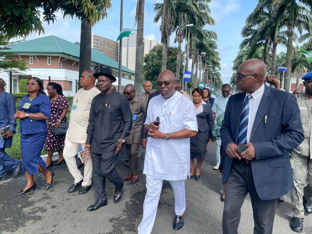 bobbyemmanuel2's tweet image. Governor Sir Siminalayi Fubara on an inspection visit to the state secretariat.  
Details loading…...

Me: I told you people @SimFubaraKSC will do massively well. If you have gone to this secretariat you will know n it needs urgent attention. #THESIMPLEPLANS.