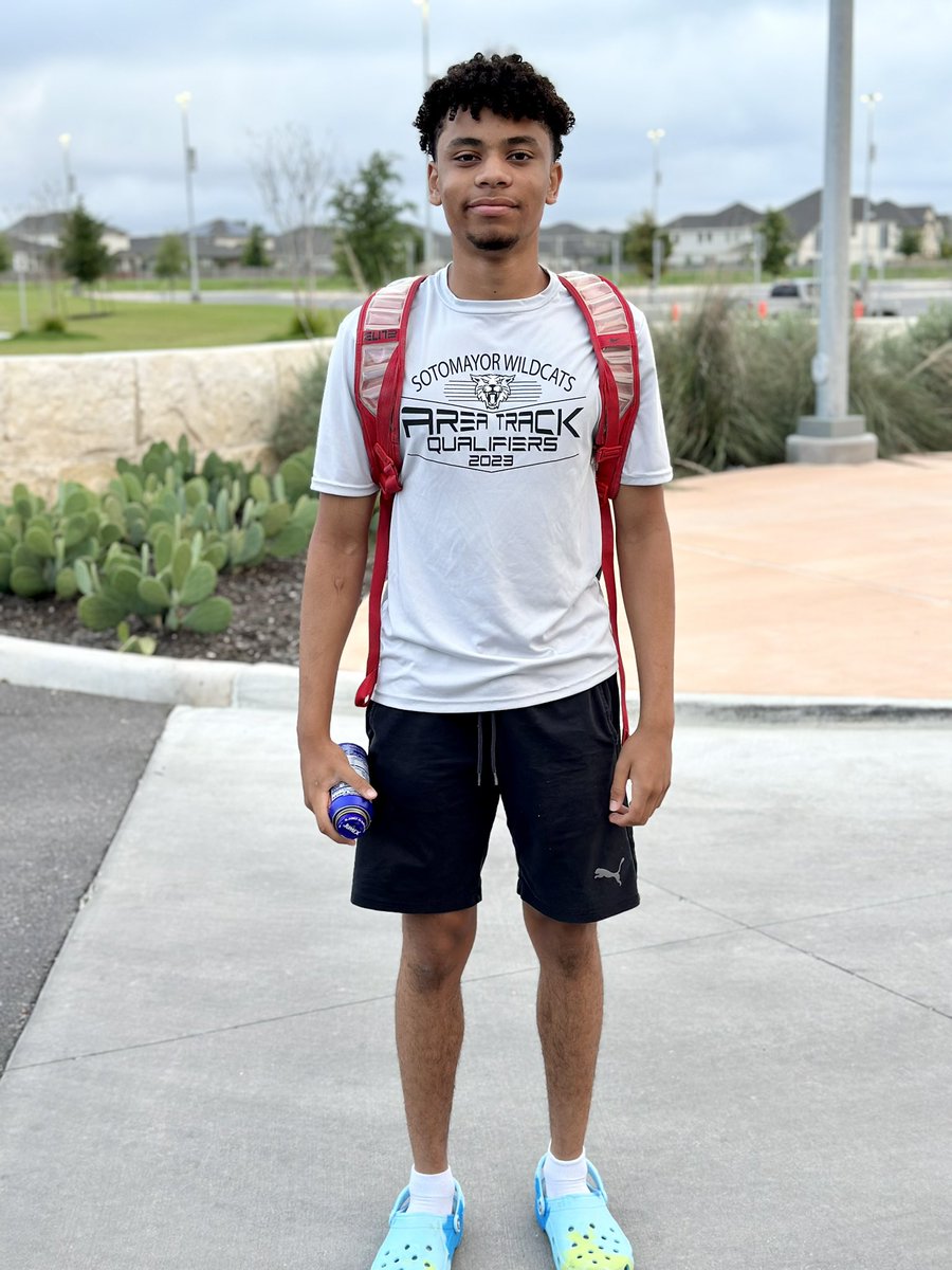 Last day of school… Junior year loading!! 

#TheGrindDontStop #ClassOf2025 #MorningTrackPractice @Soto_TF #4X4RelayPhillyBound