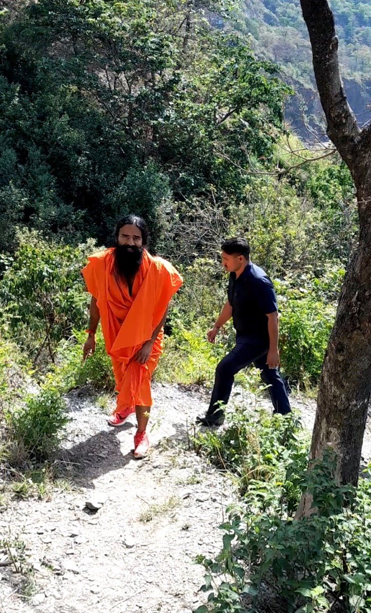 जीवन के समस्त कर्तव्यों में आहार, वाणी, विचार, आचरण, सम्बन्ध और चरित्र में संतुलन ही योग है। संतुलन ही स्वास्थ्य है और संतुलन ही जीवन है।