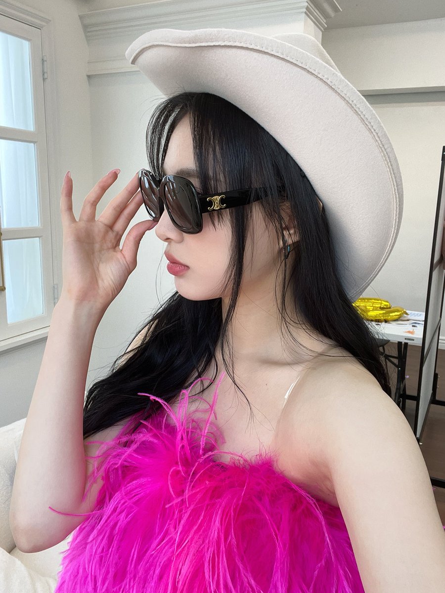 [#조아] 
Birthday Selfie🎂🤳🏻💗 

#Weeekly #위클리
#Zoa