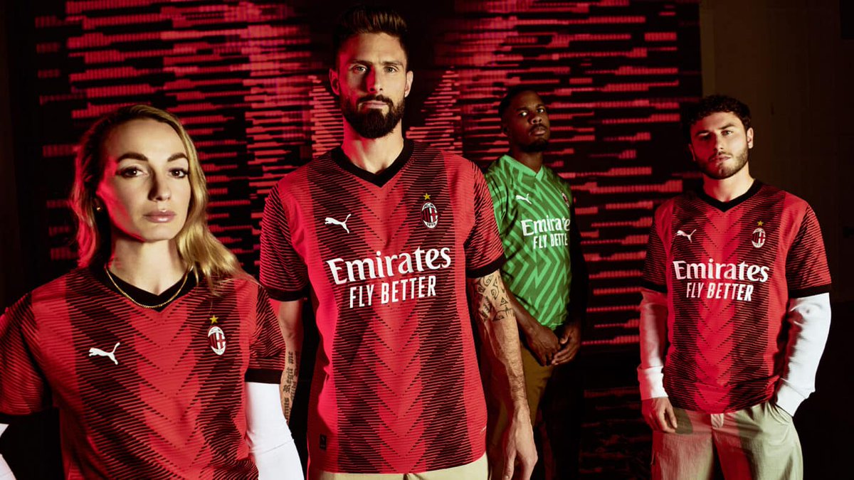 footinsidefr's tweet photo. AC Milan : le nouveau maillot domicile 2023/24 dévoilé par Puma Football 
Toutes les infos et photos ici https://t.co/g3COUScQmA https://t.co/NI3VE1dRyO