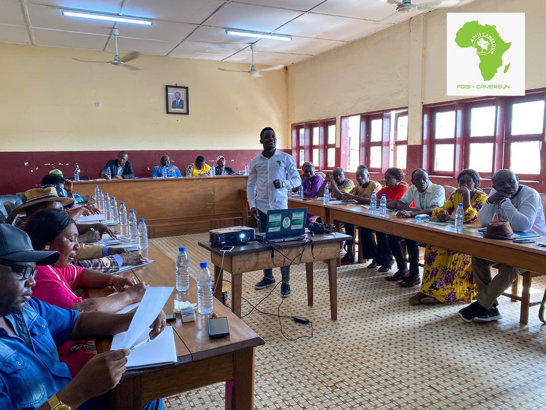 AdisiCameroun's tweet photo. Présentation du #site_web de la commune de #Loum.
#OSIWA
@FEICOM1
@MINDDEVEL1
@NEDemocracy
@CvucUccc https://t.co/Z5r9QreUzf
