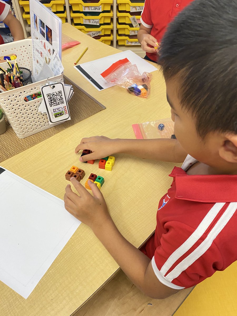 ClareHibbard's tweet image. KG2 stretching their math thinking. 16 apples, how many bowls? How many ways? These kiddos always amaze me 💗with their higher level thinking ⁦@DAAElementary⁩